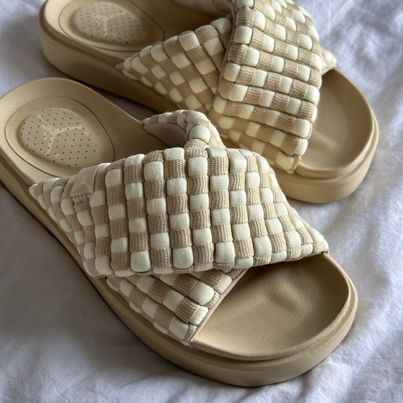 Slides - Picture 4 of 5